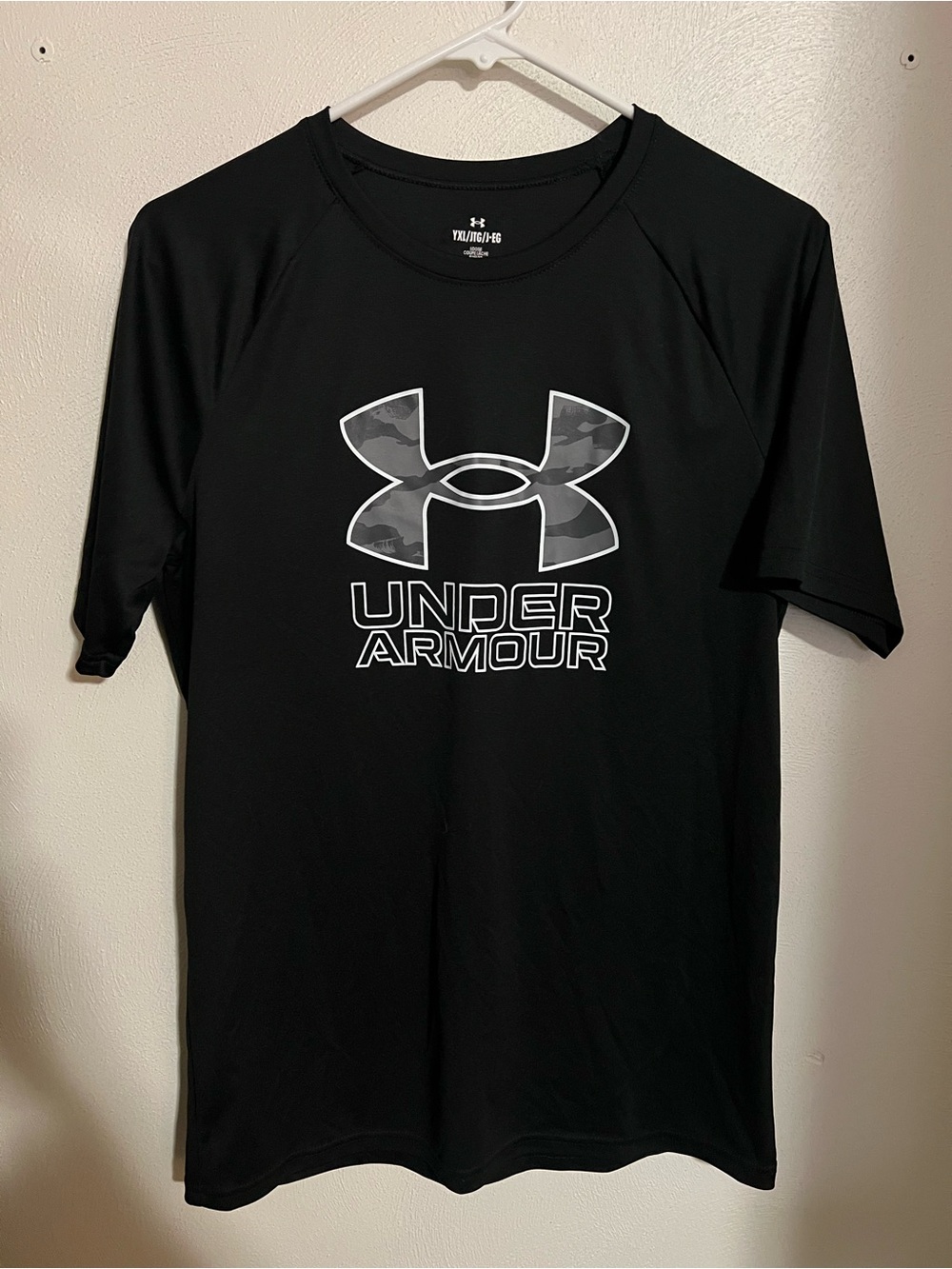 UNDER ARMOUR Classic Athletic Athleisure Quick Dry T Shirt Black White Boy's XL